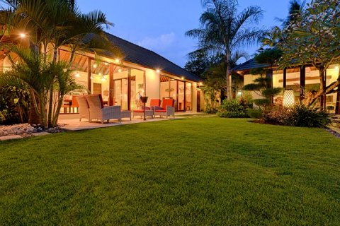 3 bedrooms Villa in Seminyak, Badung, Indonesia No. 1475 10
