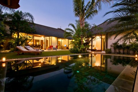 3 bedrooms Villa in Seminyak, Badung, Indonesia No. 1475 3