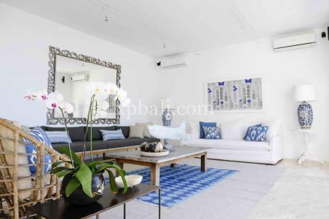4 bedrooms Villa in South Kuta, Badung, Indonesia No. 7754 12