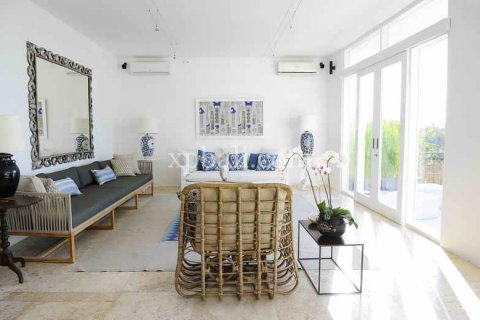 4 bedrooms Villa in South Kuta, Badung, Indonesia No. 7754 11