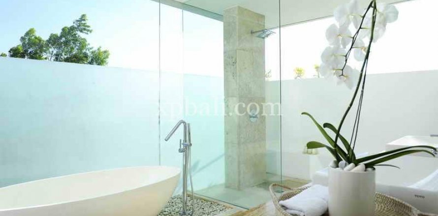 4 bedrooms Villa in South Kuta, Badung, Indonesia No. 7754