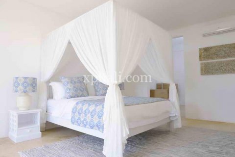 4 bedrooms Villa in South Kuta, Badung, Indonesia No. 7754 7