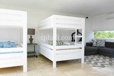 4 bedrooms Villa in South Kuta, Badung, Indonesia No. 7754 4