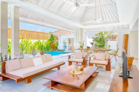 3 bedrooms Villa in Kerobokan, Badung, Indonesia No. 12000