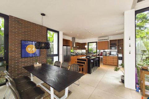 4 bedrooms Villa in Canggu, Badung, Indonesia No. 11496 6