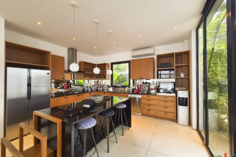 4 bedrooms Villa in Canggu, Badung, Indonesia No. 11496 8