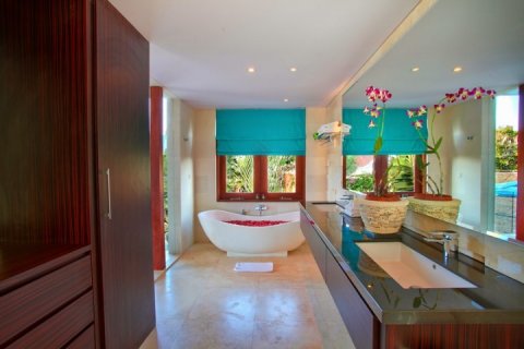 3 bedrooms Villa in Seminyak, Badung, Indonesia No. 1155 15