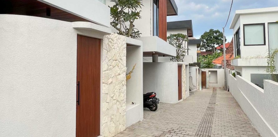 2 bedrooms Villa in Badung, Indonesia No. 11152