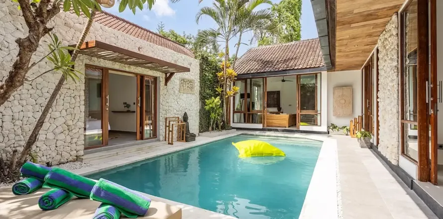 3 bedrooms Villa in Kerobokan, Badung, Indonesia No. 10907