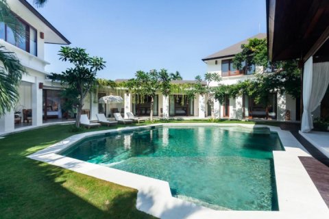 6 bedrooms Villa in Seminyak, Badung, Indonesia No. 1595 20