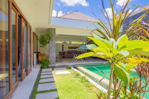 6 bedrooms Villa in Seminyak, Badung, Indonesia No. 1595 4