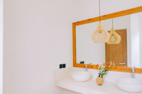 3 bedrooms Villa in Canggu, Badung, Indonesia No. 181 8