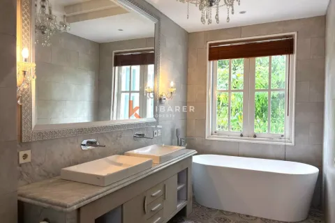 4 bedrooms Villa in Tibubeneng, Badung, Indonesia No. 11901 17