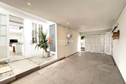 4 bedrooms Villa in Tibubeneng, Badung, Indonesia No. 11901 24