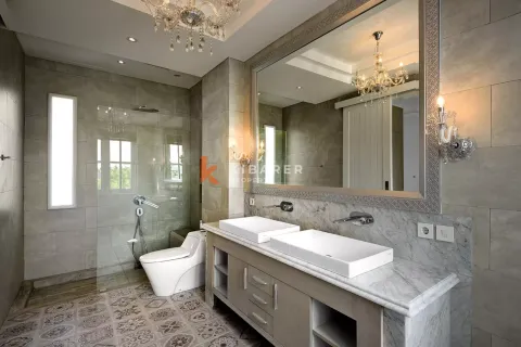 4 bedrooms Villa in Tibubeneng, Badung, Indonesia No. 11901 16