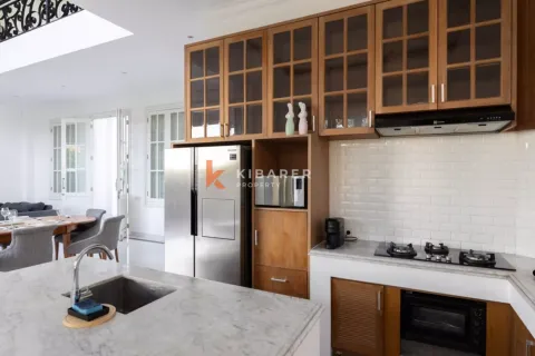 4 bedrooms Villa in Tibubeneng, Badung, Indonesia No. 11901 3