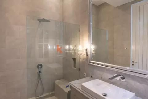 4 bedrooms Villa in Tibubeneng, Badung, Indonesia No. 11901 21