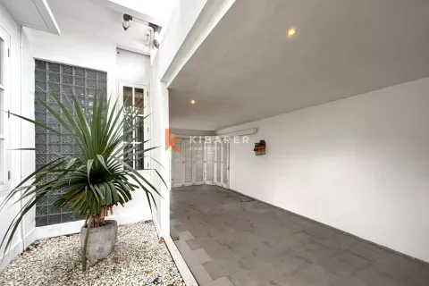 4 bedrooms Villa in Tibubeneng, Badung, Indonesia No. 11901 25