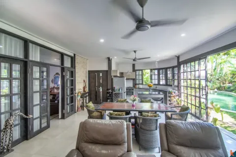 5 bedrooms Villa in Kerobokan, Badung, Indonesia No. 10201 7