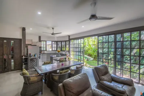 5 bedrooms Villa in Kerobokan, Badung, Indonesia No. 10201 6
