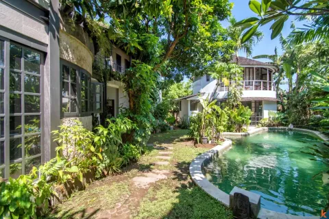 5 bedrooms Villa in Kerobokan, Badung, Indonesia No. 10201