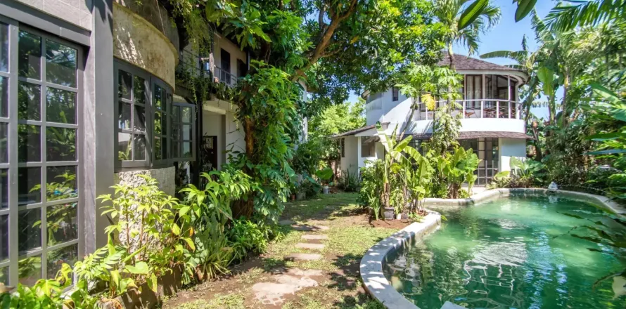 5 bedrooms Villa in Kerobokan, Badung, Indonesia No. 10201
