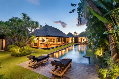 3 bedrooms Villa in Seminyak, Badung, Indonesia No. 10175