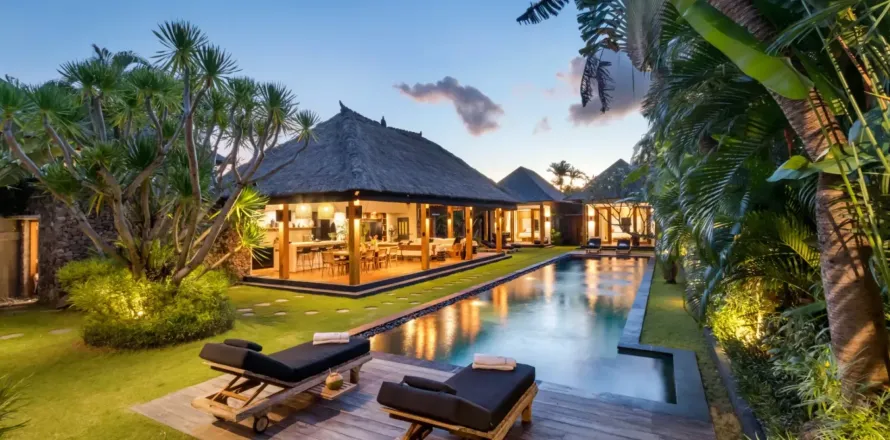 3 bedrooms Villa in Seminyak, Badung, Indonesia No. 10175