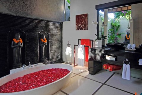 4 bedrooms Villa in Seminyak, Badung, Indonesia No. 11659 4