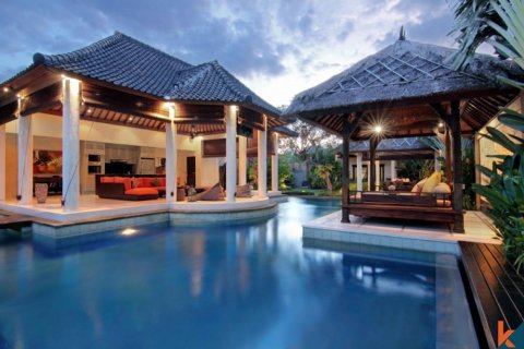 4 bedrooms Villa in Seminyak, Badung, Indonesia No. 11659 12
