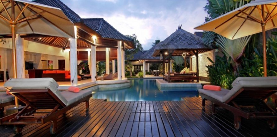 4 bedrooms Villa in Seminyak, Badung, Indonesia No. 11659