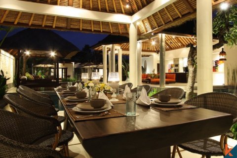 4 bedrooms Villa in Seminyak, Badung, Indonesia No. 11659 5