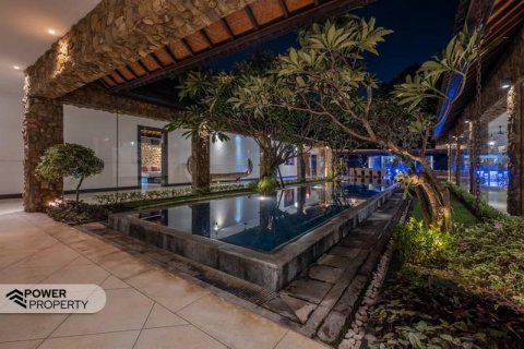 5 bedrooms Villa in Seminyak, Badung, Indonesia No. 7620 3