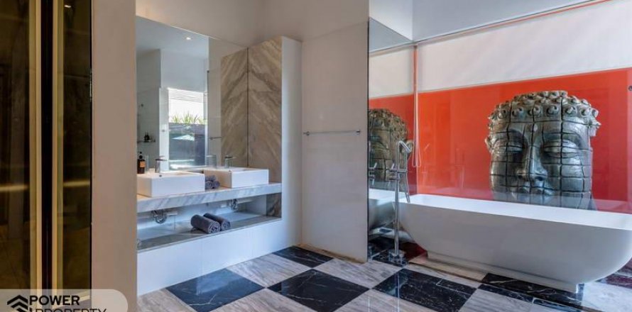 5 bedrooms Villa in Seminyak, Badung, Indonesia No. 7620