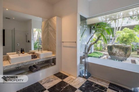 5 bedrooms Villa in Seminyak, Badung, Indonesia No. 7620 16