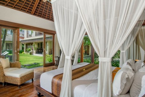 Вилла с 4 спальнями в Seminyak, Бадунг, Индонезия № 1009 17