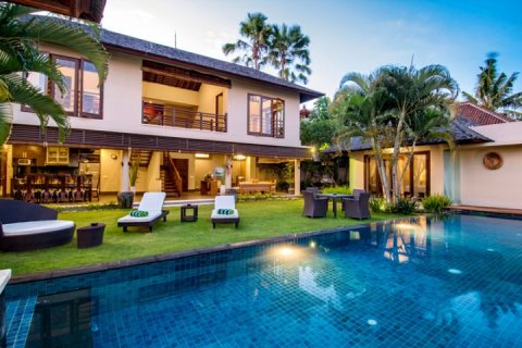 Вилла с 4 спальнями в Seminyak, Бадунг, Индонезия № 1009