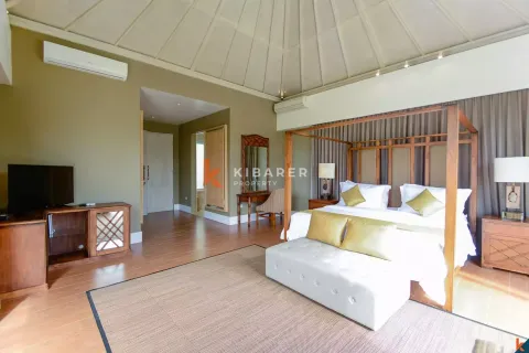 4 bedrooms Villa in Kuta, Badung, Indonesia No. 12197 14
