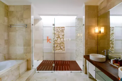 4 bedrooms Villa in Kuta, Badung, Indonesia No. 12197 21