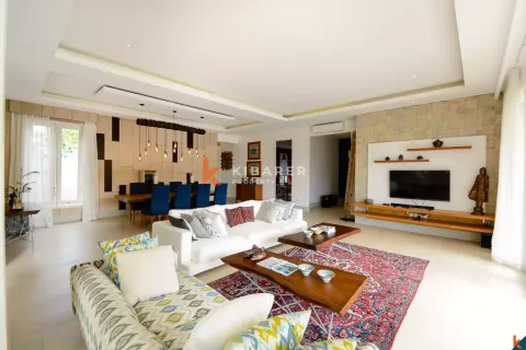 4 bedrooms Villa in Kuta, Badung, Indonesia No. 12197 4