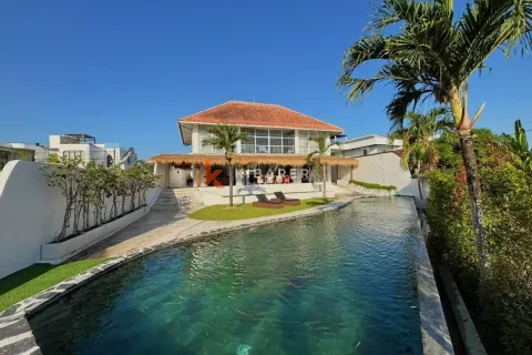 4 bedrooms Villa in Canggu, Badung, Indonesia No. 12528
