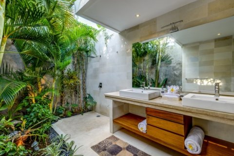 3 bedrooms Villa in Seminyak, Badung, Indonesia No. 1335 18