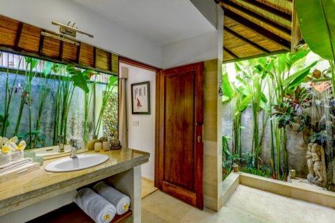 3 bedrooms Villa in Seminyak, Badung, Indonesia No. 1335 19