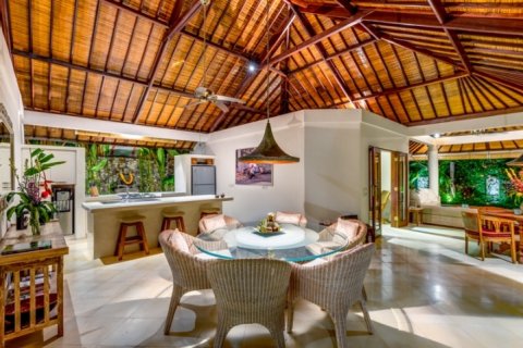 3 bedrooms Villa in Seminyak, Badung, Indonesia No. 1335 10