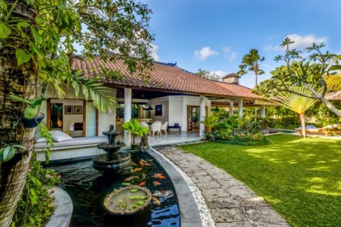 3 bedrooms Villa in Seminyak, Badung, Indonesia No. 1335 4