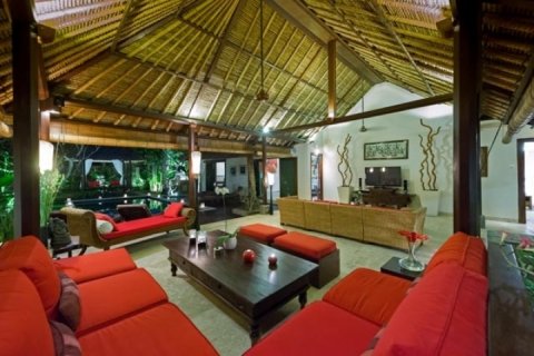 4 bedrooms Villa in Seminyak, Badung, Indonesia No. 1330 18