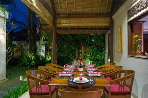 4 bedrooms Villa in Seminyak, Badung, Indonesia No. 1330 24