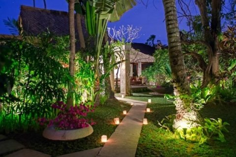 4 bedrooms Villa in Seminyak, Badung, Indonesia No. 1330 10