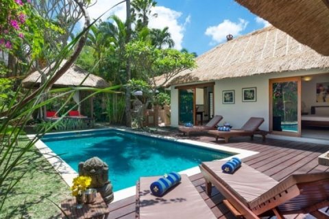 4 bedrooms Villa in Seminyak, Badung, Indonesia No. 1330 2