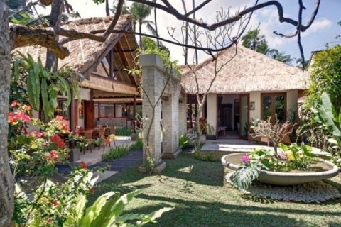 4 bedrooms Villa in Seminyak, Badung, Indonesia No. 1330 3